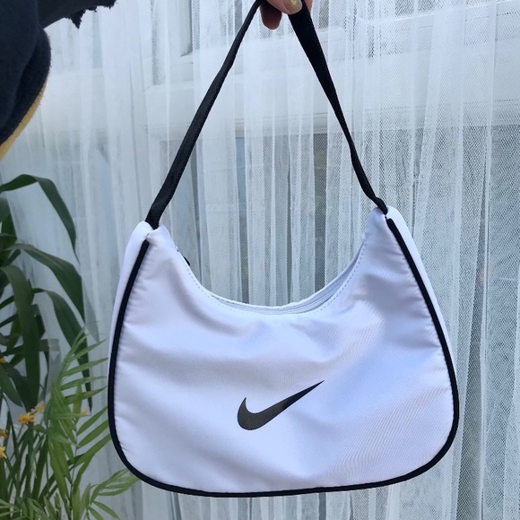 Nike Handbags - Picture 2 of 4